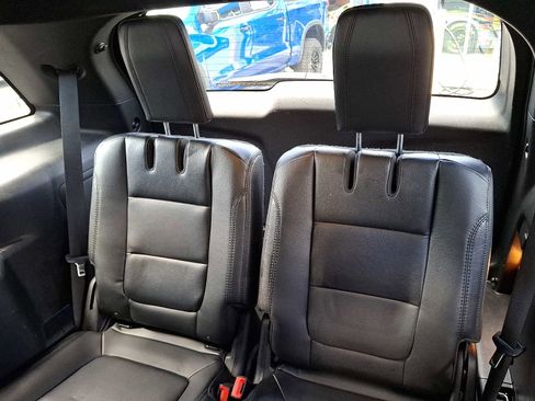 Used 2016 Ford Explorer XLT w/ Equipment Group 202A image 11