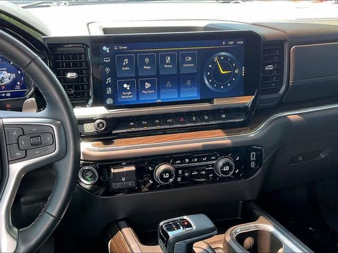 Used 2023 Chevrolet Silverado 1500 LT Trail Boss w/ LT Trail Boss Premium Package AWD/4WD image 7
