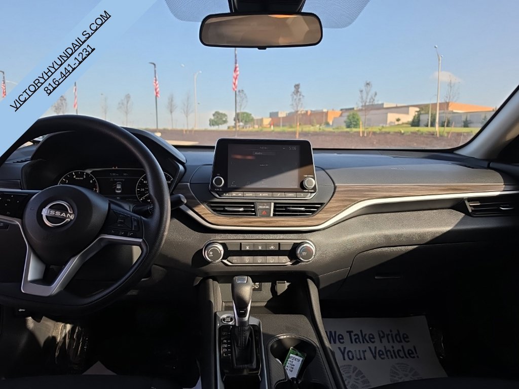 Used 2025 Nissan Altima 2.5 SV FWD image 27