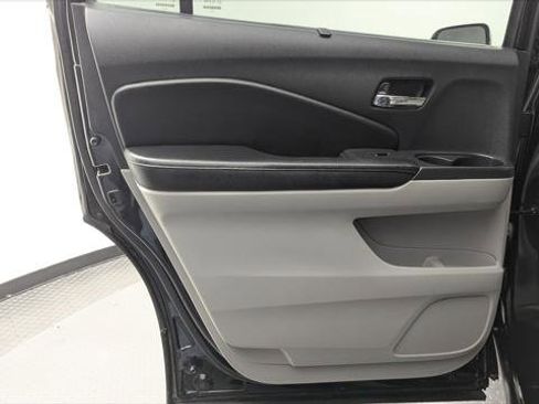 Used 2016 Honda Pilot Touring image 12