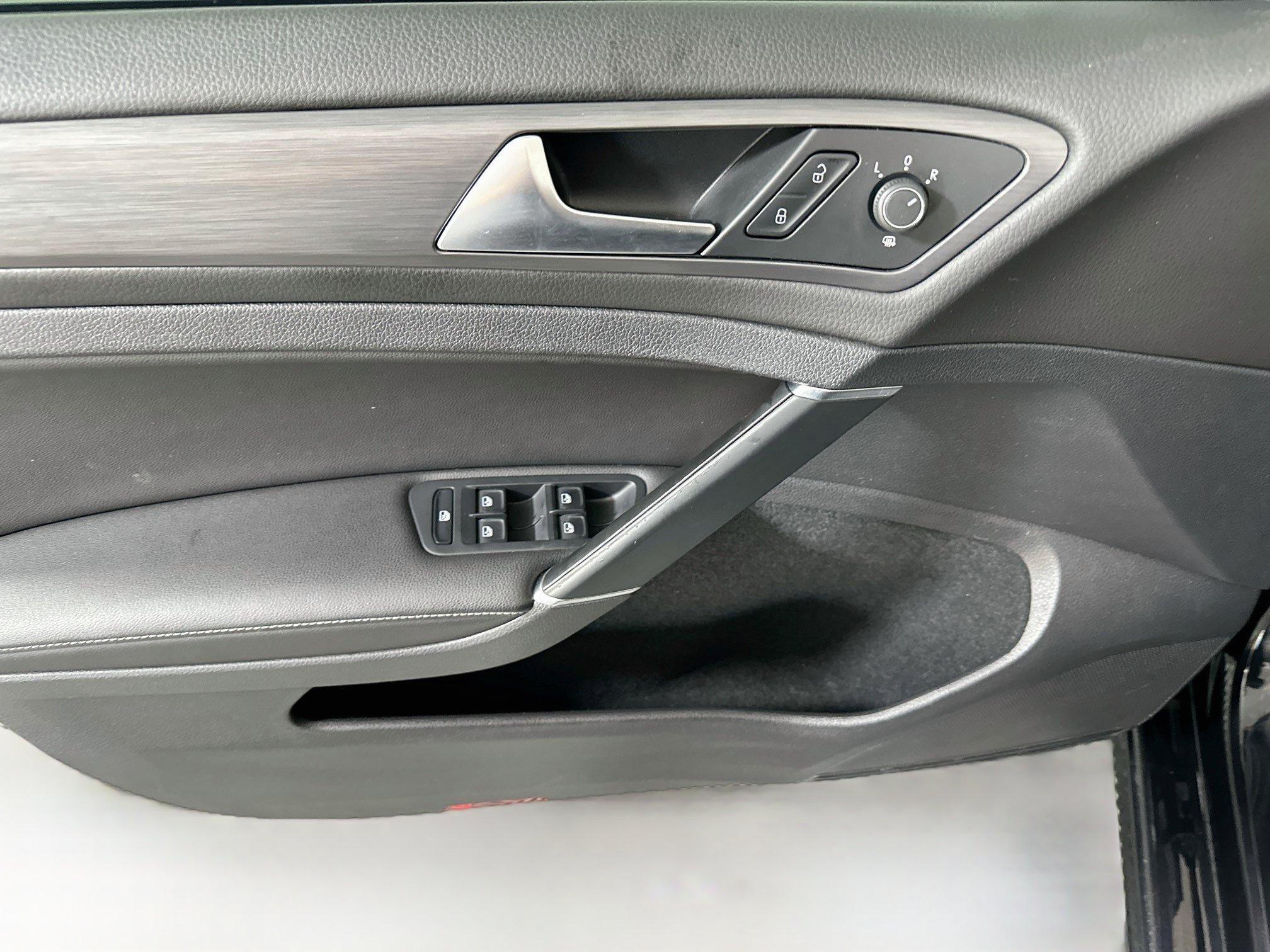 Used 2019 Volkswagen Golf SE FWD image 15