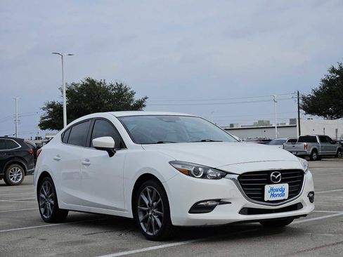 Used 2018 MAZDA MAZDA3 Touring image 3