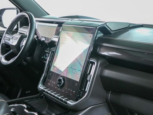 Used 2025 GMC Yukon Elevation w/ Elevation Premium Package AWD/4WD image 32