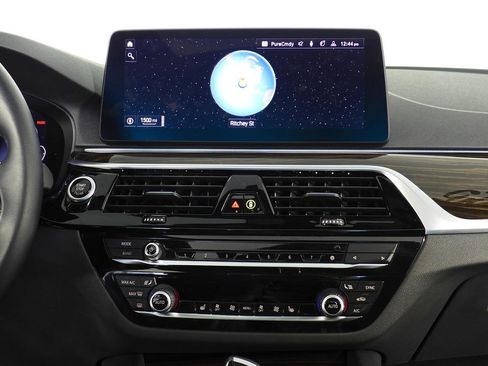 Certified 2023 BMW 530e w/ Convenience Package image 26