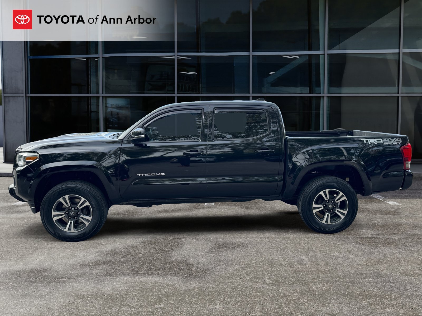 Used 2016 Toyota Tacoma TRD Sport w/ Premium & Technology Package AWD/4WD image 10