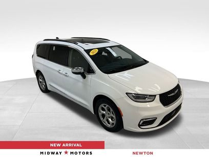 Used 2023 Chrysler Pacifica Limited