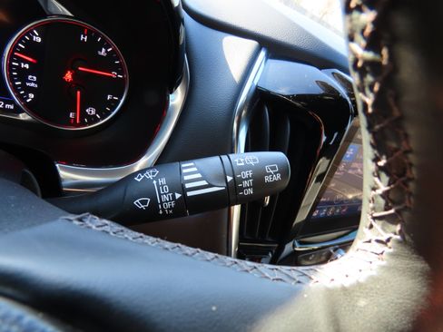 Used 2023 Chevrolet Traverse Premier w/ Redline Edition image 37