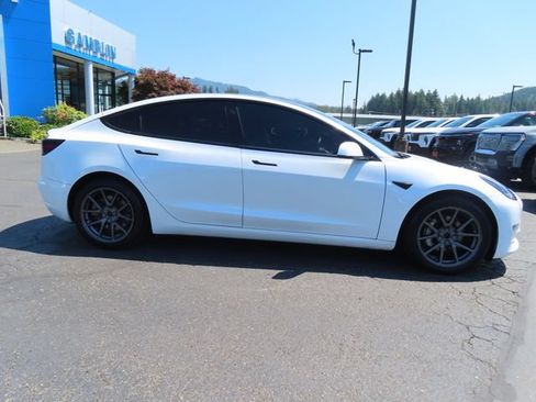 Used 2021 Tesla Model 3 Long Range AWD/4WD image 9