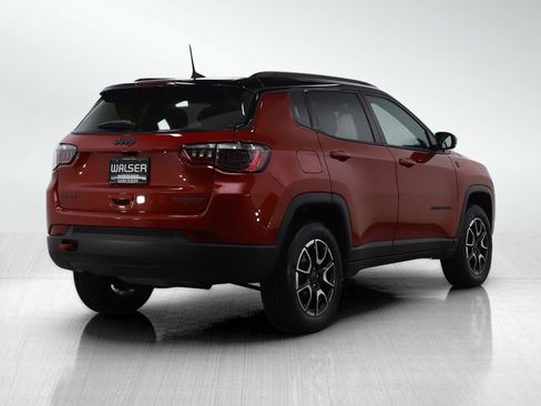 Used 2025 Jeep Compass Trailhawk AWD/4WD image 6