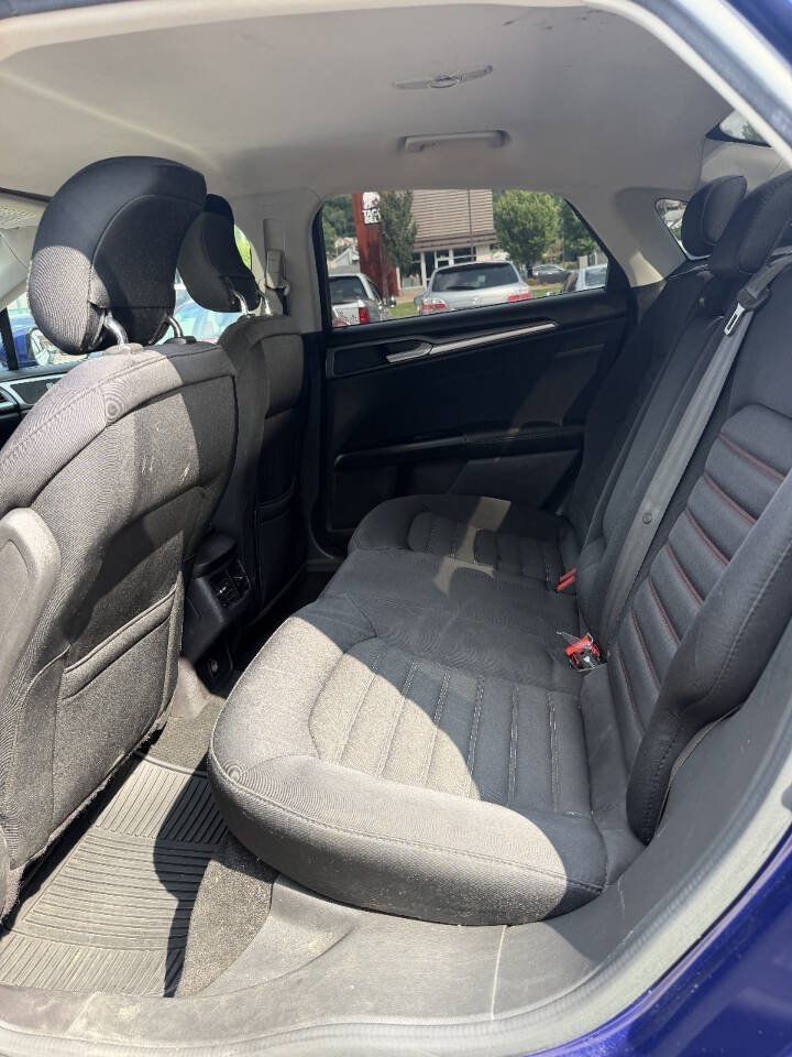 Used 2015 Ford Fusion SE FWD image 10