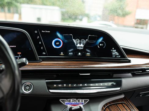 Used 2022 Cadillac Escalade ESV Premium Luxury image 32