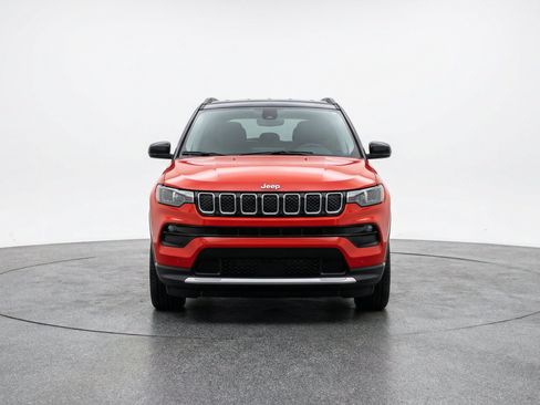 Used 2025 Jeep Compass Limited AWD/4WD image 2