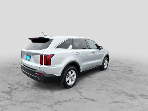 Used 2022 Kia Sorento LX AWD/4WD image 8