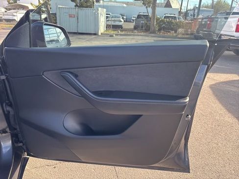 Used 2021 Tesla Model Y Long Range image 29