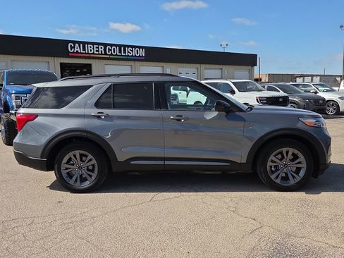 Used 2024 Ford Explorer XLT w/ Equipment Group 202A image 5