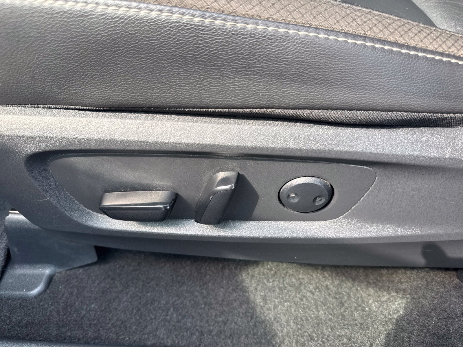 Used 2025 Nissan Pathfinder SL AWD/4WD image 21