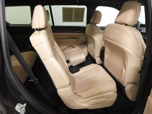 Used 2023 Jeep Grand Cherokee L Limited w/ Luxury Tech Group II AWD/4WD image 33