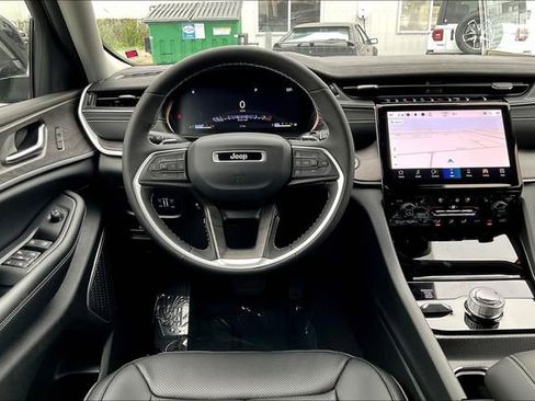 New 2024 Jeep Grand Cherokee Limited w/ Luxury Tech Group II image 16