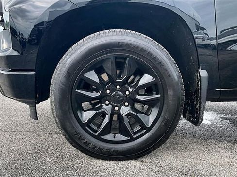 Used 2023 Chevrolet Silverado 1500 Custom AWD/4WD image 35