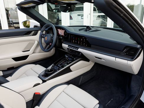 Used 2025 Porsche 911 Carrera image 34