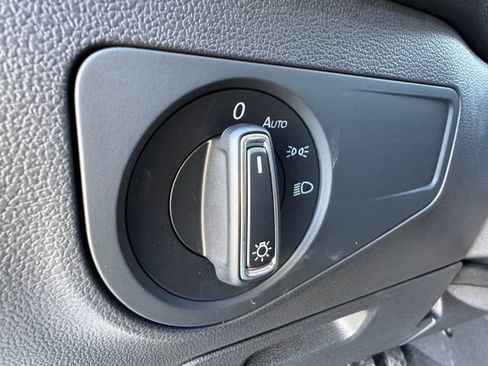 Used 2024 Volkswagen Tiguan SE image 6