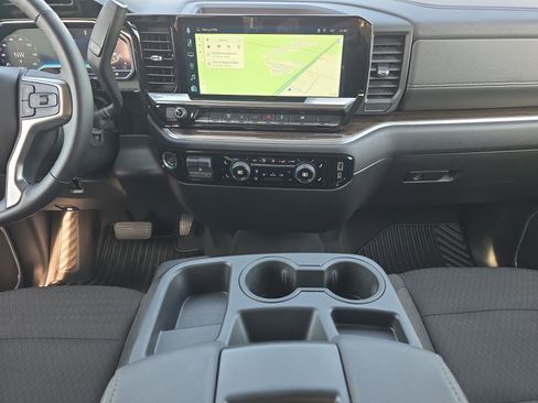 Used 2025 Chevrolet Silverado 2500 LT w/ Convenience Package image 14