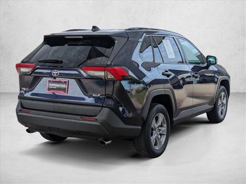 Used 2022 Toyota RAV4 XLE FWD image 5