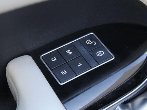 Used 2016 Land Rover Range Rover Sport HSE image 13