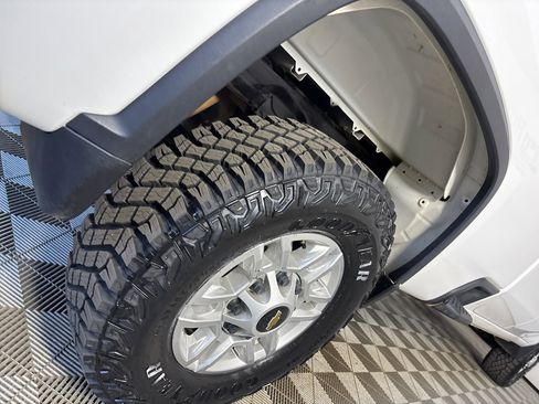 Used 2024 Chevrolet Silverado 2500 LT w/ Convenience Package image 28