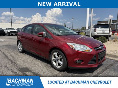 Used 2014 Ford Focus SE w/ SE Winter Package FWD image 2