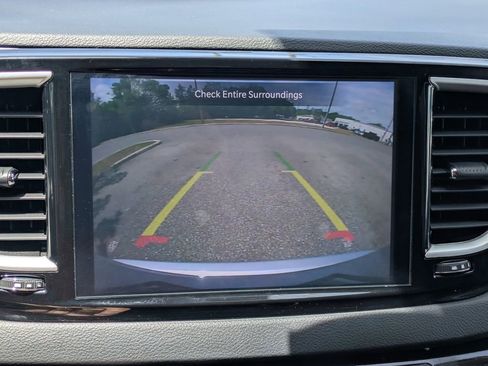 Used 2024 Chrysler Pacifica Touring-L FWD image 20