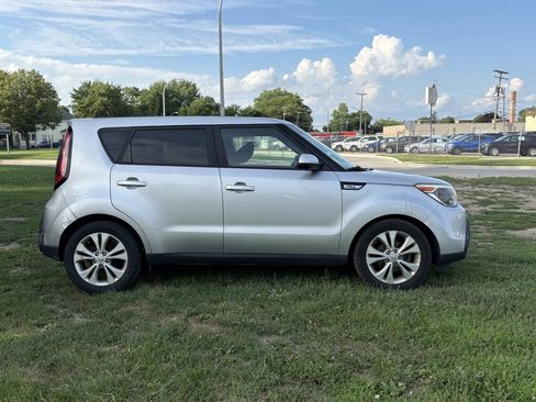 Used 2015 Kia Soul + FWD image 8