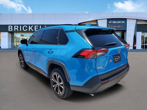 Used 2019 Toyota RAV4 LE FWD image 4