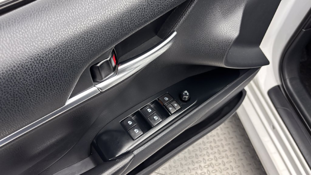Used 2018 Toyota Camry LE FWD image 15