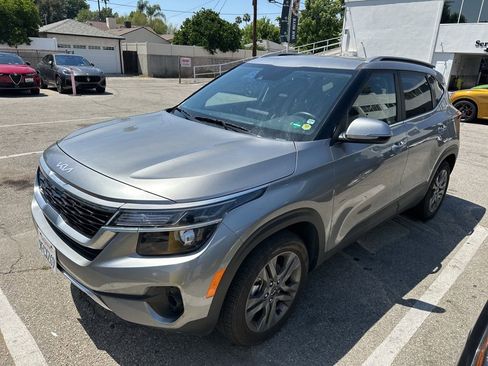 Used 2023 Kia Seltos S FWD image 3