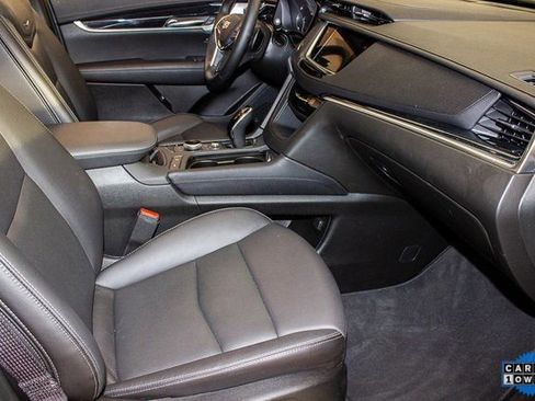 Used 2025 Cadillac XT5 Premium Luxury image 10