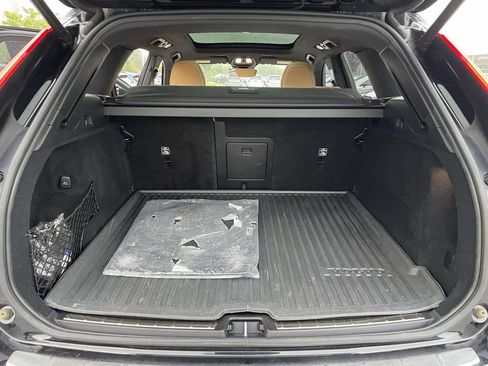Used 2023 Volvo XC60 B5 Ultimate w/ Climate Package FWD image 30