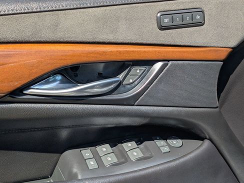 Used 2018 Cadillac Escalade ESV Luxury RWD image 20