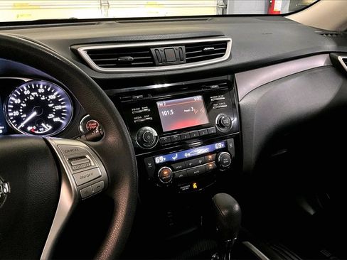 Used 2015 Nissan Rogue SV w/ SV Moonroof Package image 5