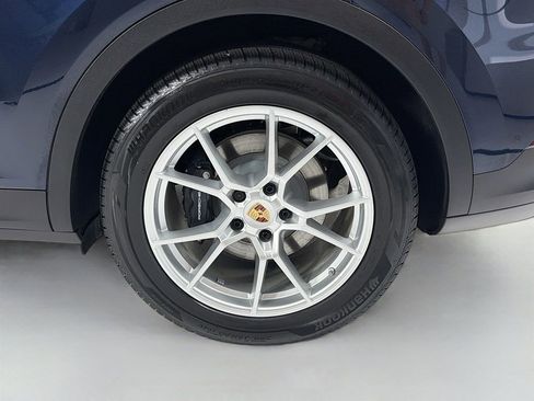 Certified 2025 Porsche Cayenne AWD/4WD image 33