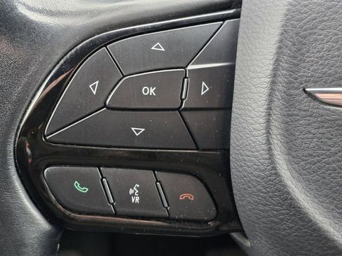 Used 2018 Chrysler Pacifica Touring-L Plus w/ Advanced Safetytec Group image 16