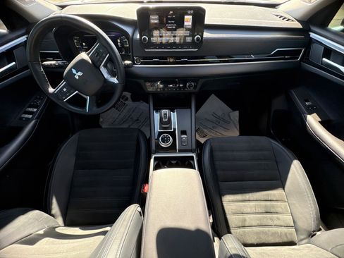 Used 2024 Mitsubishi Outlander SE image 13