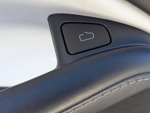 Used 2022 Tesla Model Y Performance image 13