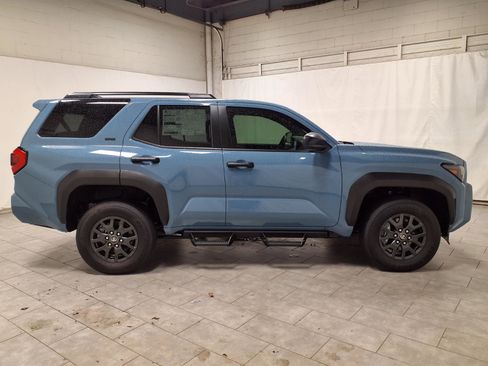 New 2026 Toyota 4Runner SR5 AWD/4WD image 10