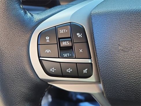 Used 2022 Ford Explorer XLT w/ Equipment Group 202A image 28