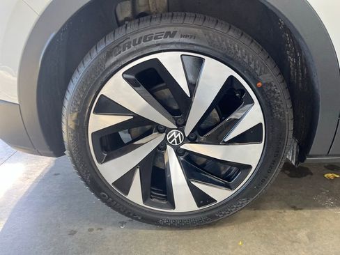 Used 2021 Volkswagen ID.4 Pro S w/ Gradient Package image 29