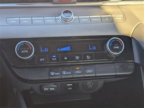 Used 2024 Hyundai Elantra SEL image 28