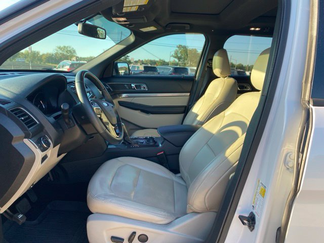 Used 2019 Ford Explorer XLT w/ Equipment Group 202A FWD image 18