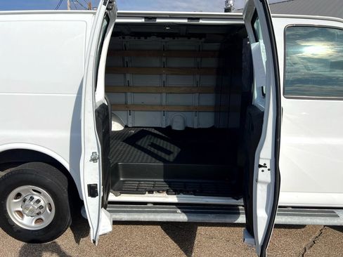 Used 2022 Chevrolet Express 2500 w/ Driver Convenience Package image 7