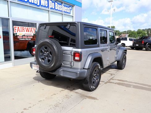 Used 2018 Jeep Wrangler Unlimited Sport AWD/4WD image 3